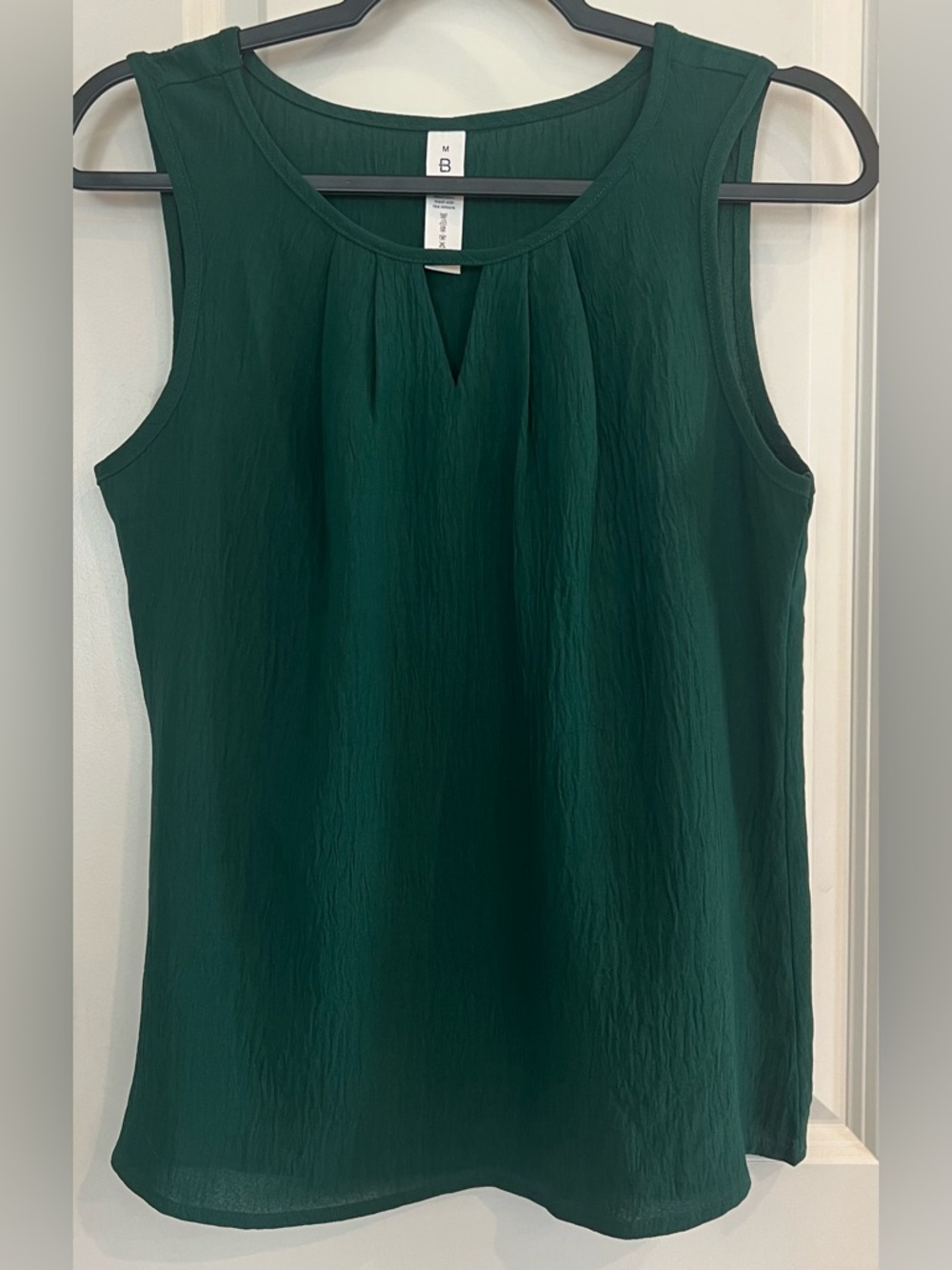 Sleeveless Keyhole Camisole in Deep Green